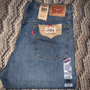 Levi’s Women 501 Size 30 x 32!